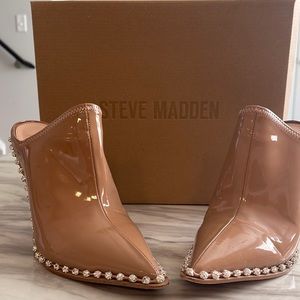 Steve Madden Camel patent with rhinestones. Size 7